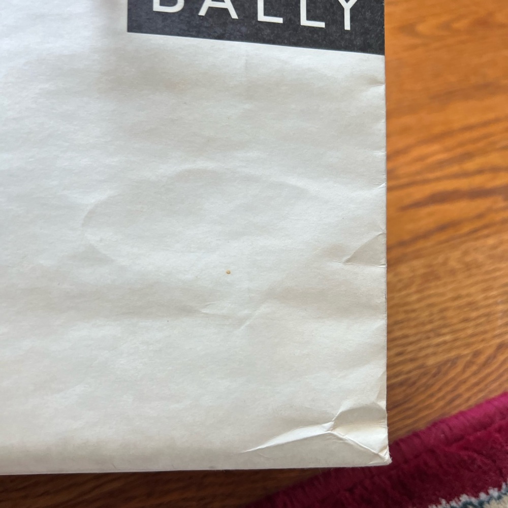 ⚪️BALLY: Small white w/black logo, authentic shopping bag in preloved condition. - Picture 5 of 13